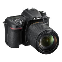 Nikon D7500 Kit mit AF-S DX NIKKOR 18–140mm VR 2